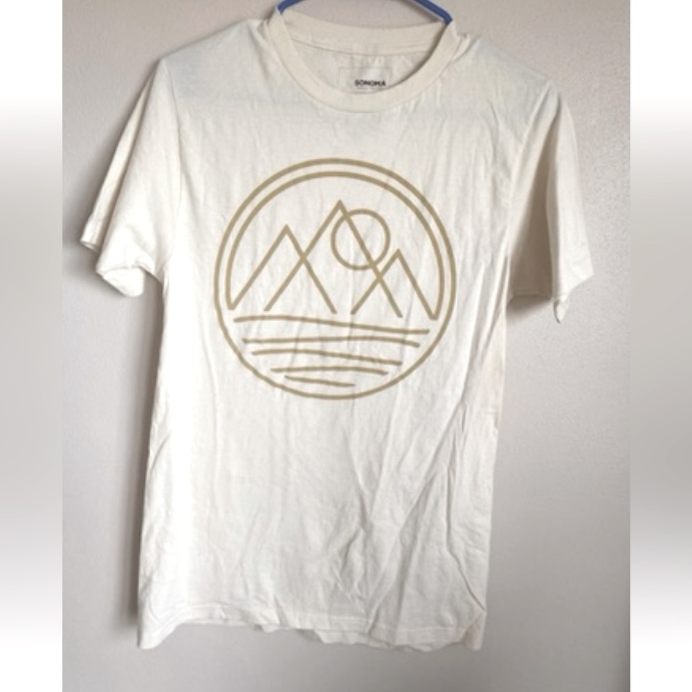 $1.00 🎉Men’s graphic shirt S